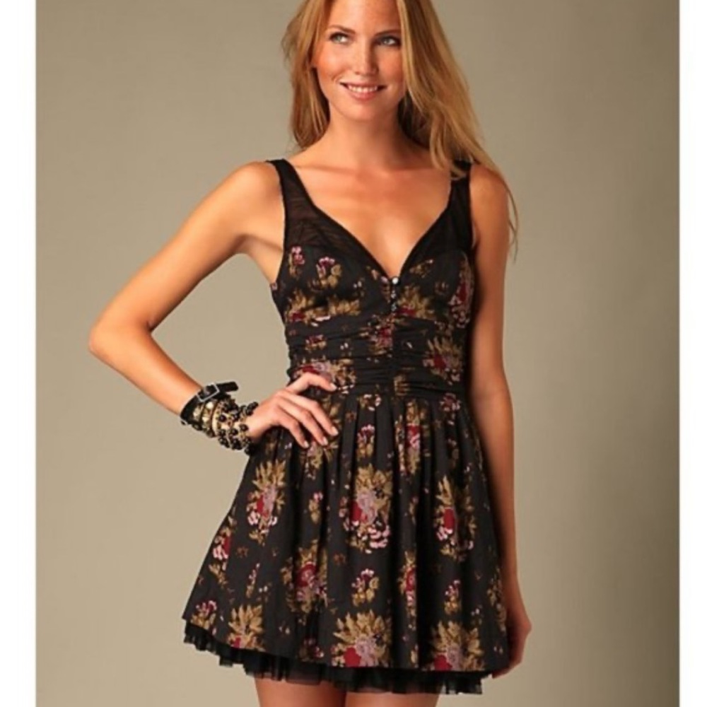 Free People Dresses | Free People Dazzling Ditsy Cabbage Rose Dress, Size 6 LBD